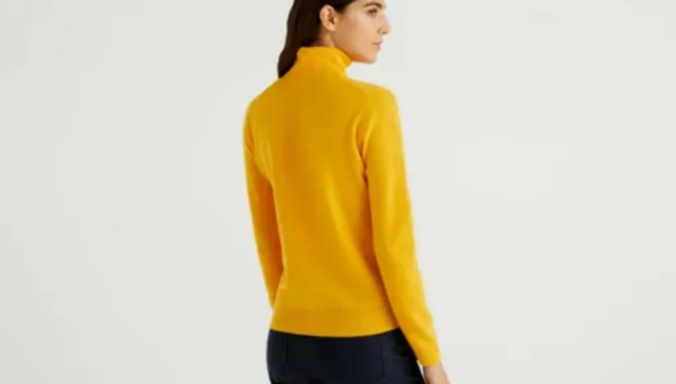 Белые джинсы не только летом: как носить в холода