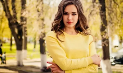 Как подружить кеды с платьями