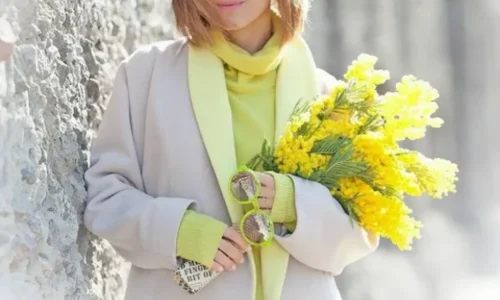 Цветовые акценты для монохромных образов