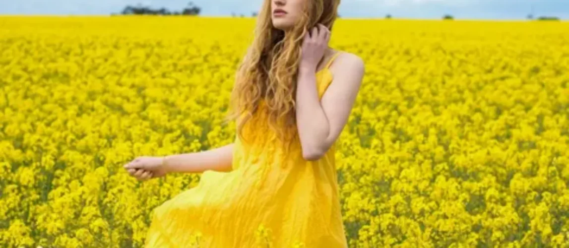 Как подружить кеды с платьями