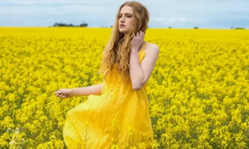 Как подружить кеды с платьями