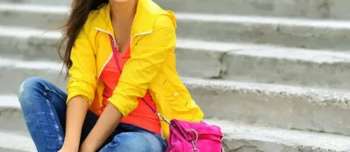 Как «подружить» спортивную куртку и городские образы