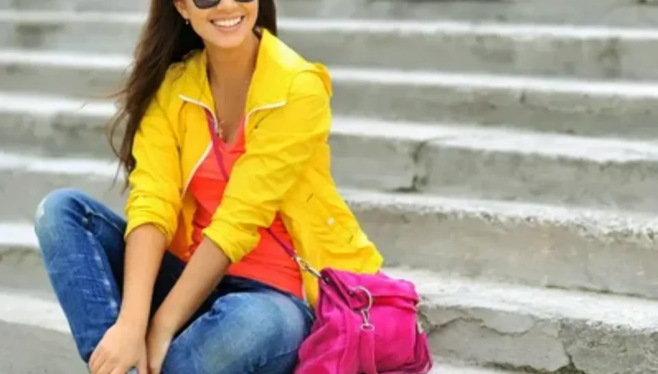 Как «подружить» спортивную куртку и городские образы