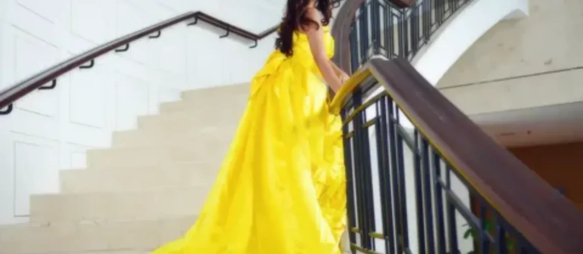 Как выбрать колоритные украшения к спокойной палитре