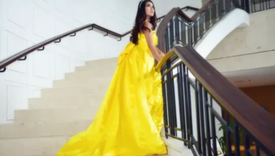 Как выбрать колоритные украшения к спокойной палитре