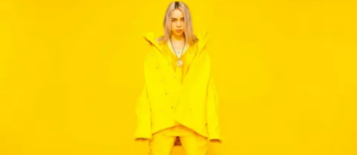 Какие украшения подходят к высоким воротникам