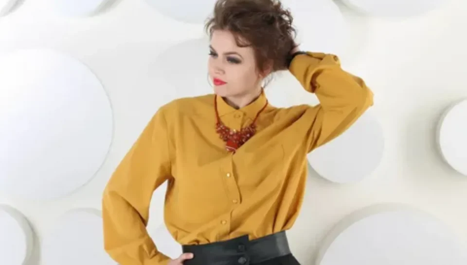 Рубашки небелые: голубой, кремовый, полоска — с чем носить