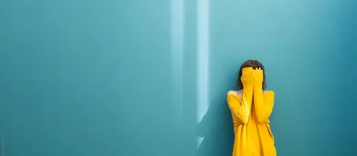 С какой обувью носить длинные платья зимой