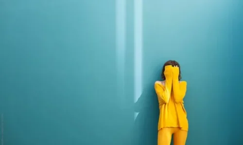 С какой обувью носить длинные платья зимой