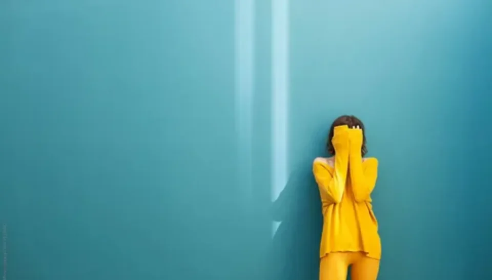 С какой обувью носить длинные платья зимой