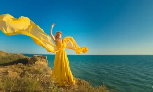 Как носить белые кроссовки осенью и зимой