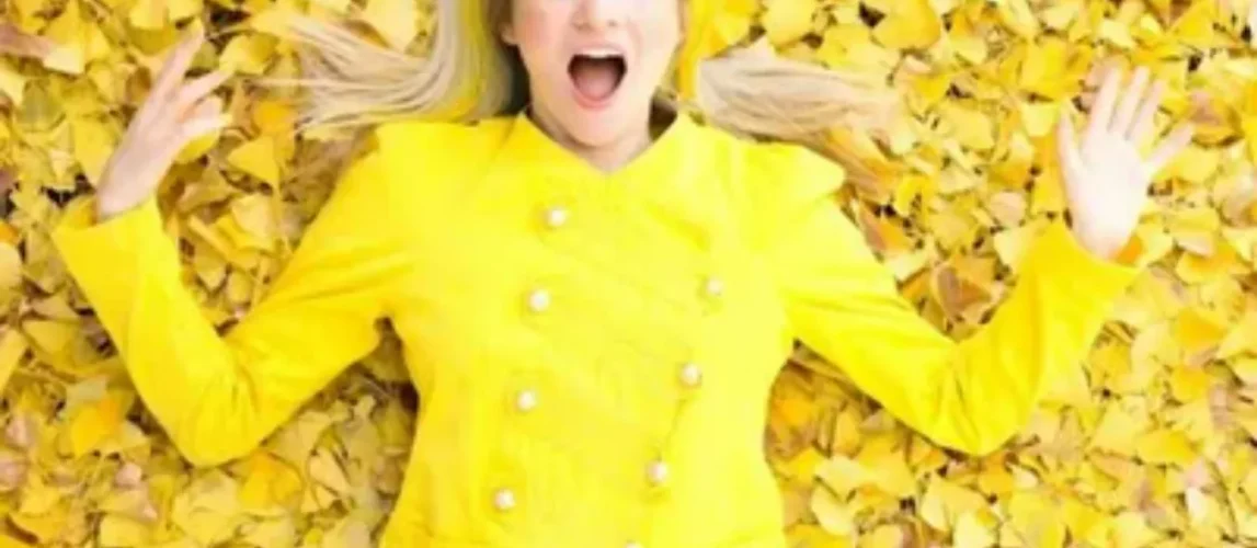 Трикотажные платья: силуэты и ткани на разную погоду