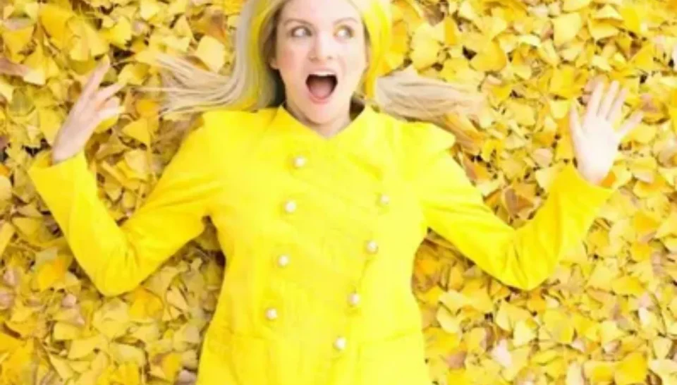 Трикотажные платья: силуэты и ткани на разную погоду